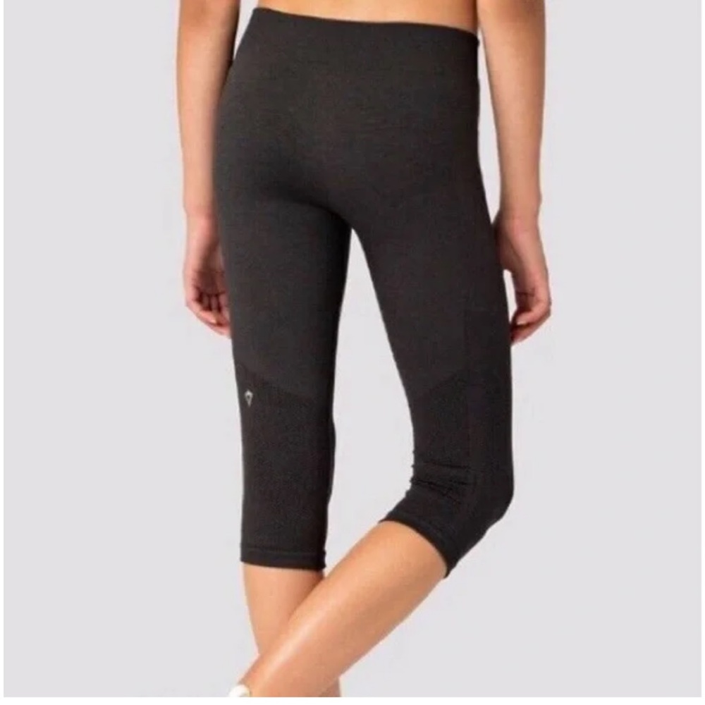 Ivivva Lululemon Breathe Crops